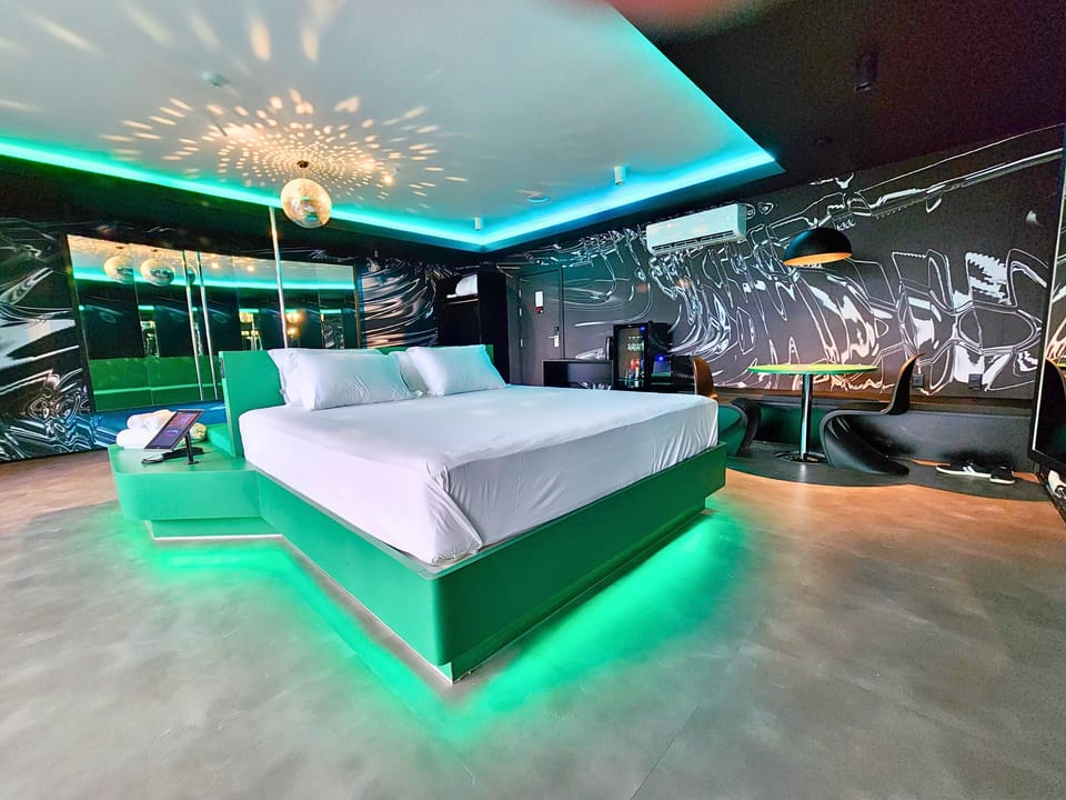 Premium Room | Premium bedding, pillowtop beds, minibar, blackout drapes