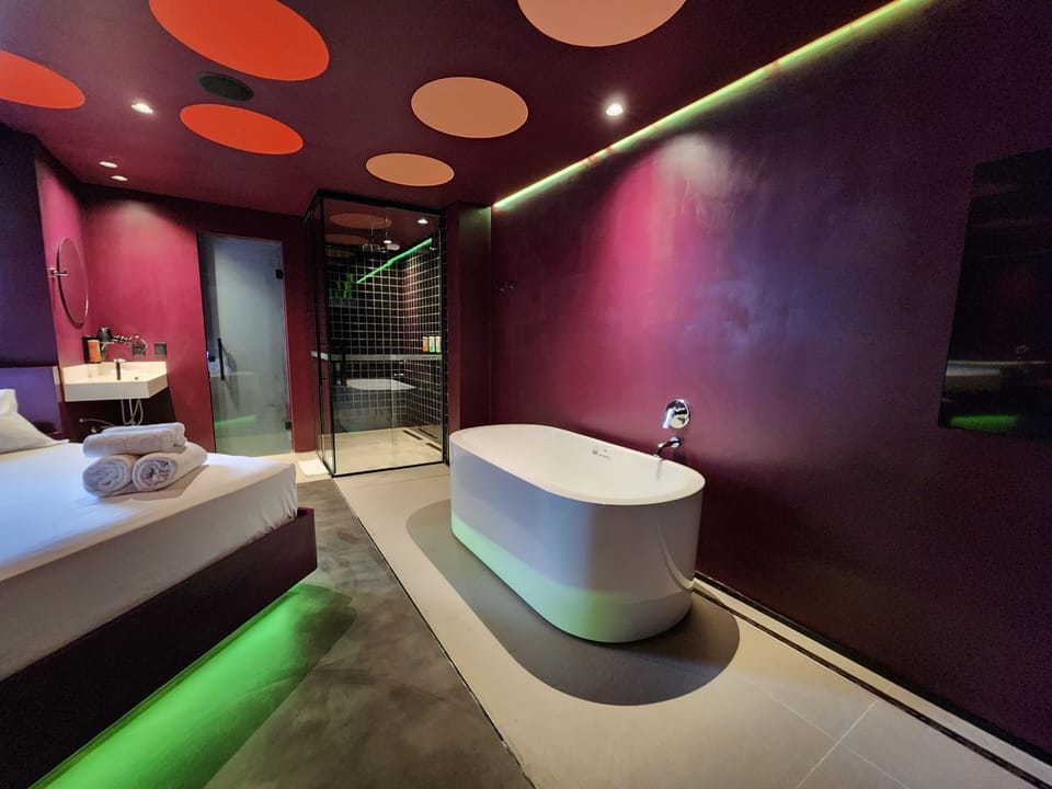 Deluxe Double Room | Premium bedding, pillowtop beds, minibar, blackout drapes
