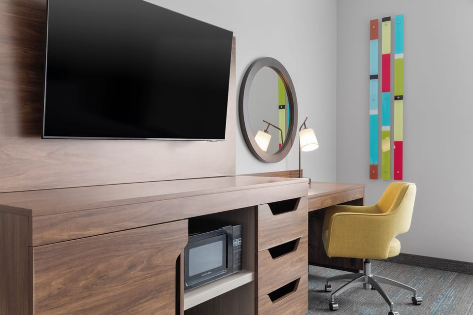Room, 2 Queen Beds | Living area | 42-inch LED TV with cable channels