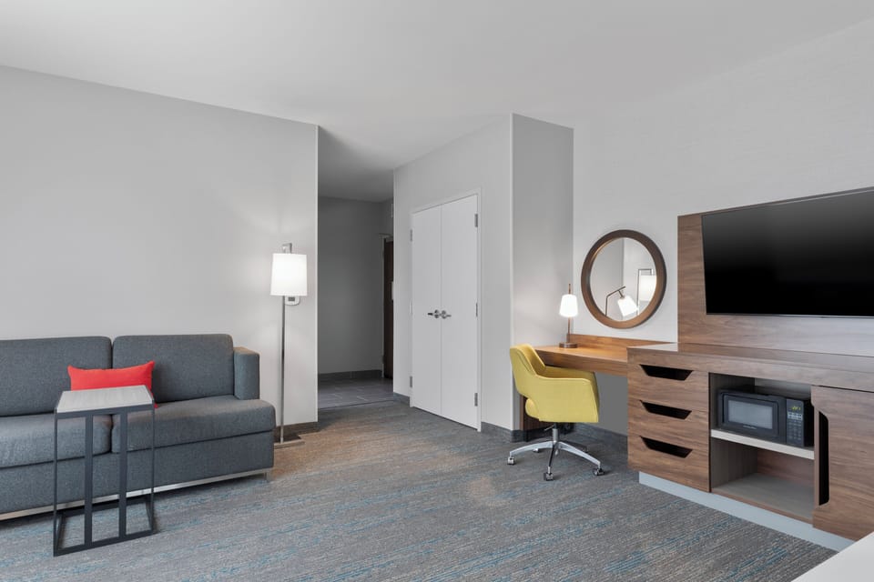 Suite, 1 Bedroom (End) | Living area | 42-inch LED TV with cable channels