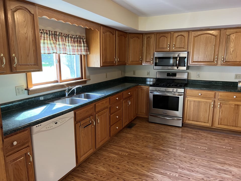 Family Apartment | Private kitchen | Oven, stovetop, dishwasher, toaster