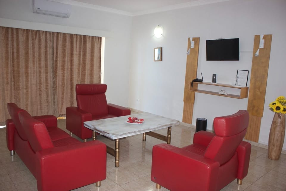 Suite, 1 Double Bed, Executive Level | Desk, blackout drapes, soundproofing, iron/ironing board (on request)