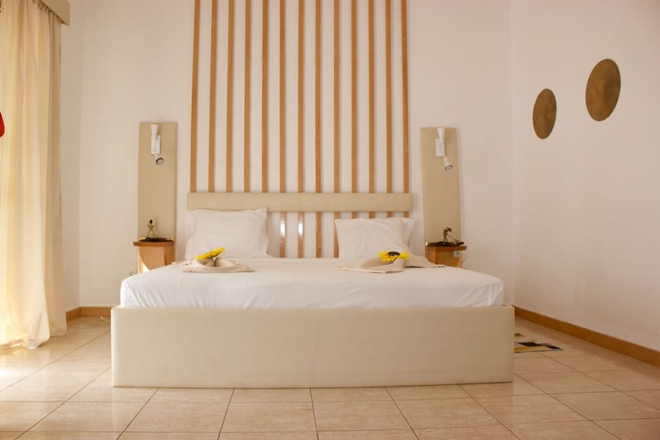 Panoramic Room | Desk, blackout drapes, soundproofing, iron/ironing board (on request)