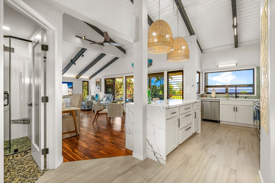 Luxury Apartment | Private kitchen | Full-size fridge, microwave, oven, stovetop