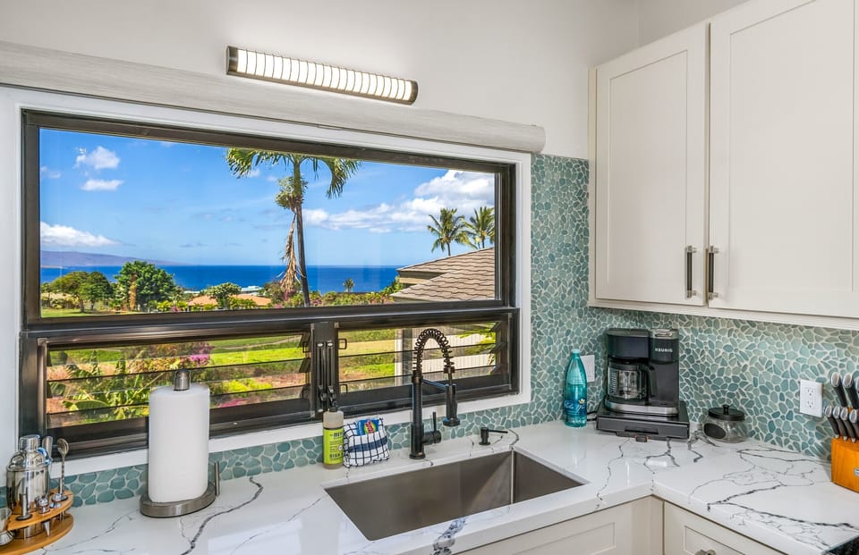 Luxury Apartment | Private kitchen | Full-size fridge, microwave, oven, stovetop