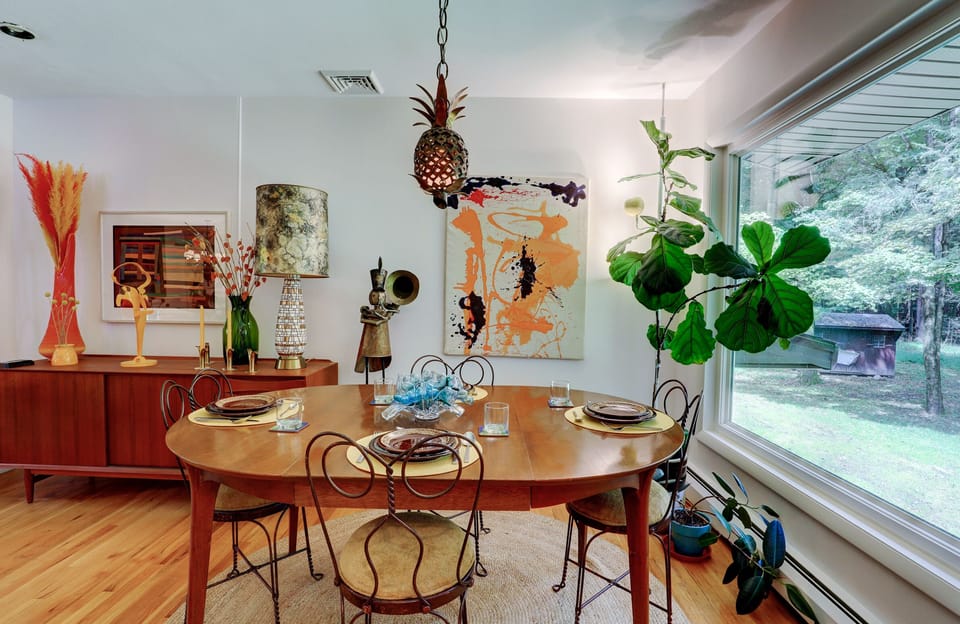 MCM Dining Table with Leaves, 4 Ice Cream Parlor Chairs and Garden Shed Outside