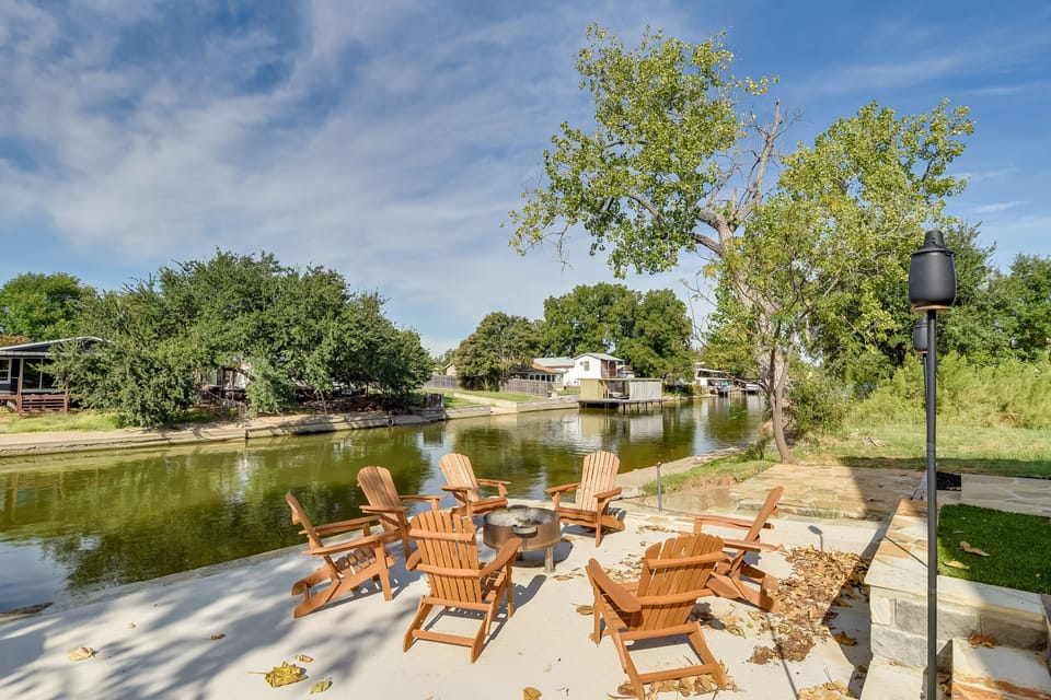 River Access | Wood-Burning Fire Pit | Outdoor Dining Area | Gas Grill