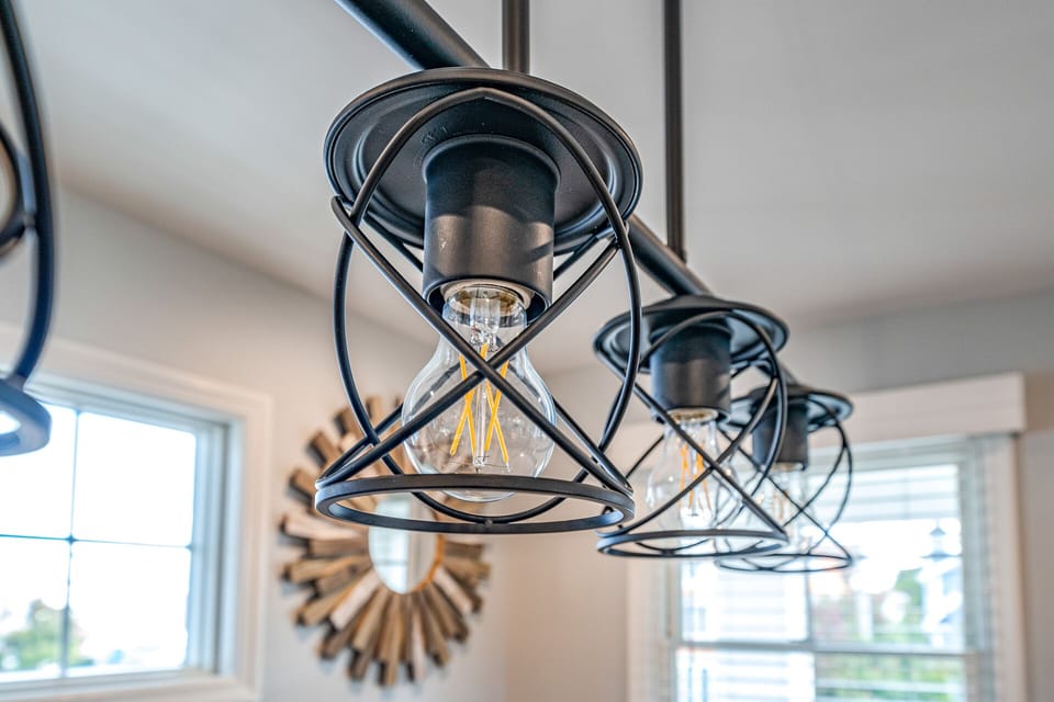Industrial-chic pendant lighting with Edison bulb