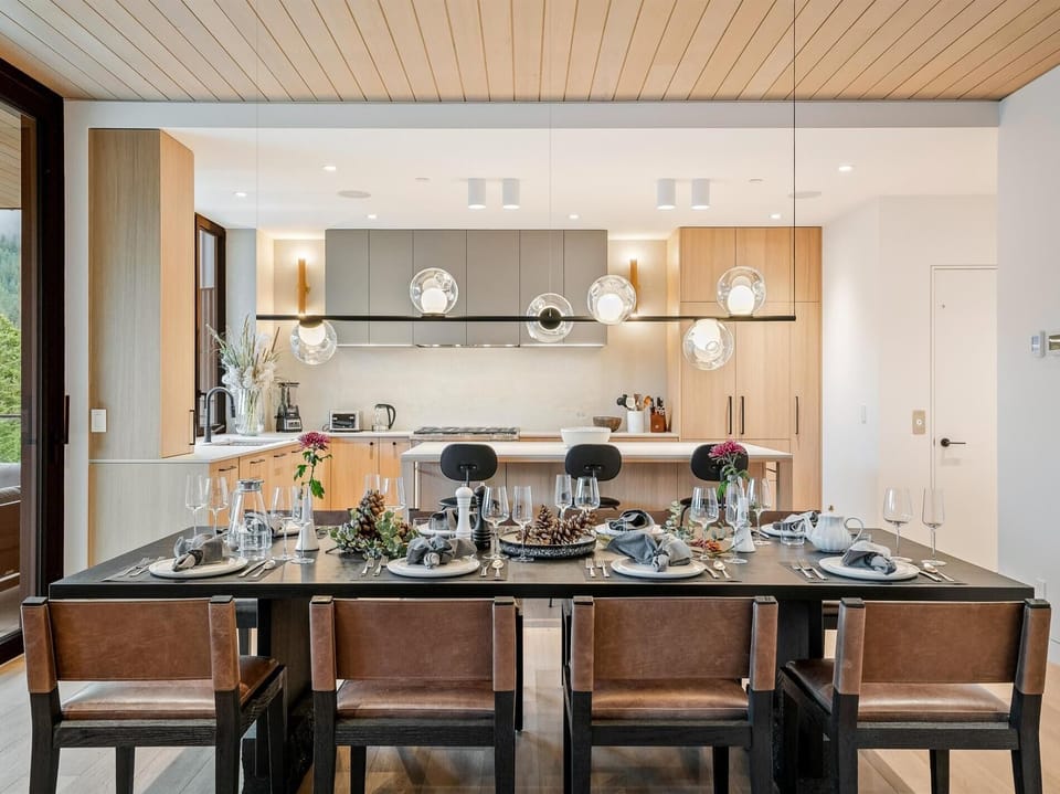 Formal dinning set for 10 guests