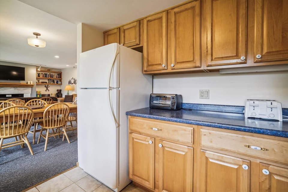 Full kitchen