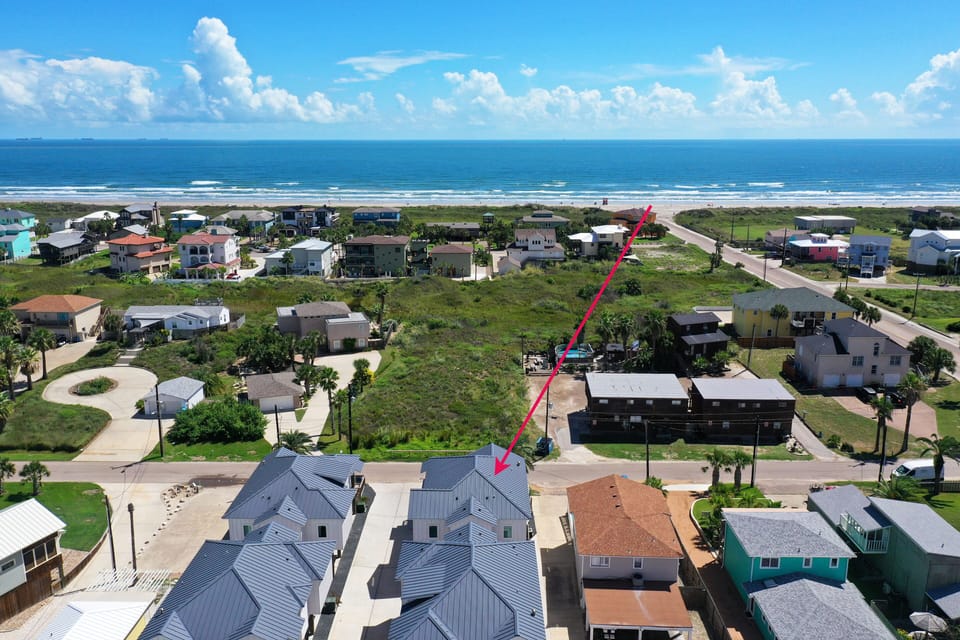 5-minute walk to Port A's beaches.