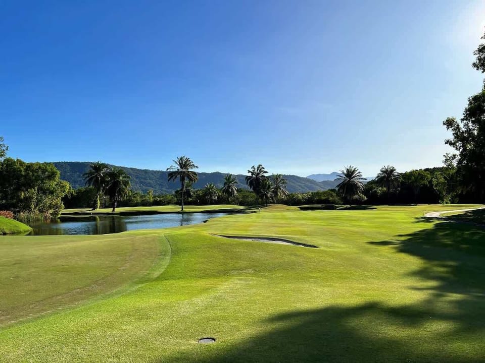 Nearby Mirage Country Club Golf Course