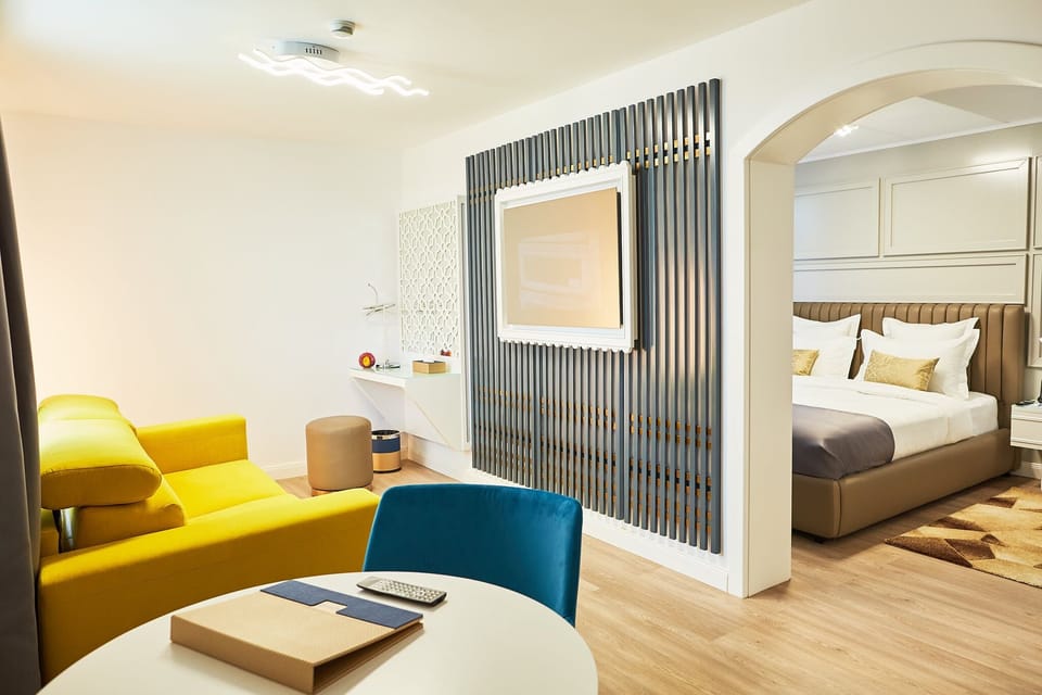 Junior Suite | Premium bedding, down comforters, memory foam beds, minibar