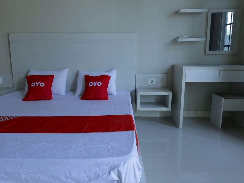 Deluxe Studio | Desk, laptop workspace, free WiFi, bed sheets