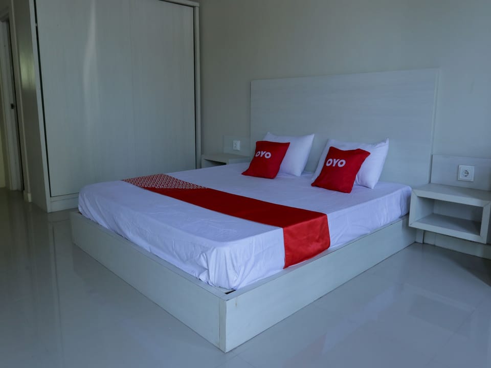 Deluxe Studio | Desk, laptop workspace, free WiFi, bed sheets