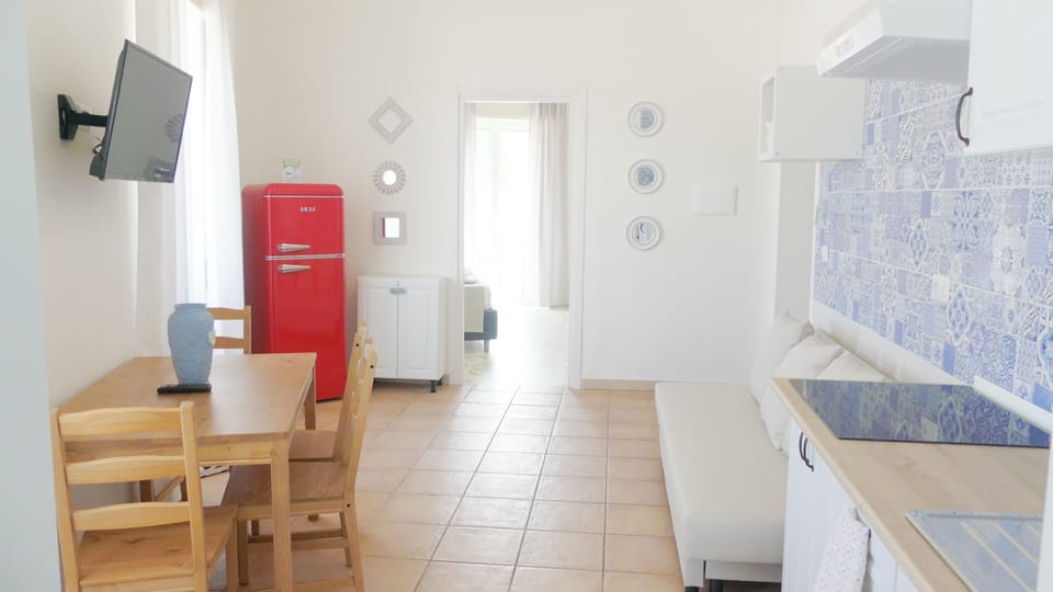 Junior Suite, Balcony, Sea View | Living area | Smart TV