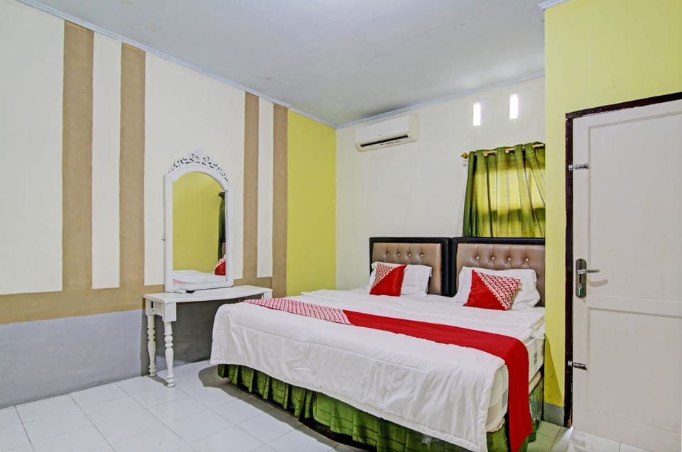 Deluxe Double Room | Laptop workspace, free WiFi, bed sheets
