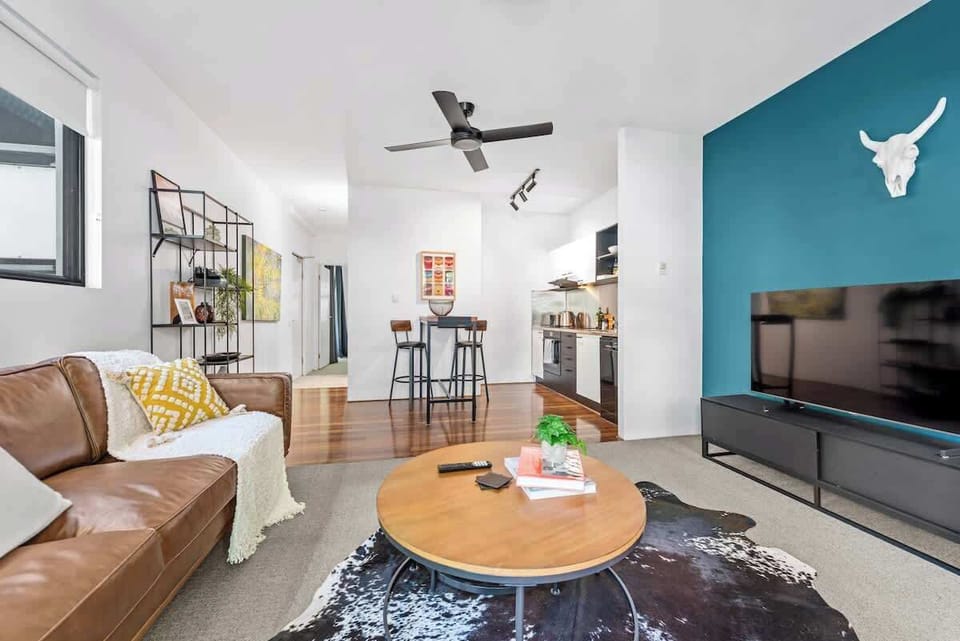 Aircon, Overhead Fan, Fast unlimited WiFi, Smart TV...
