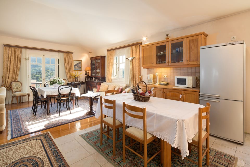 Family Villa | Shared kitchen | Cookware/dishes/utensils, dining tables
