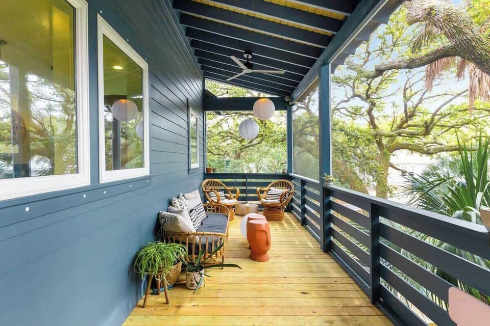 Large (23ft x 8ft) screened in porch  