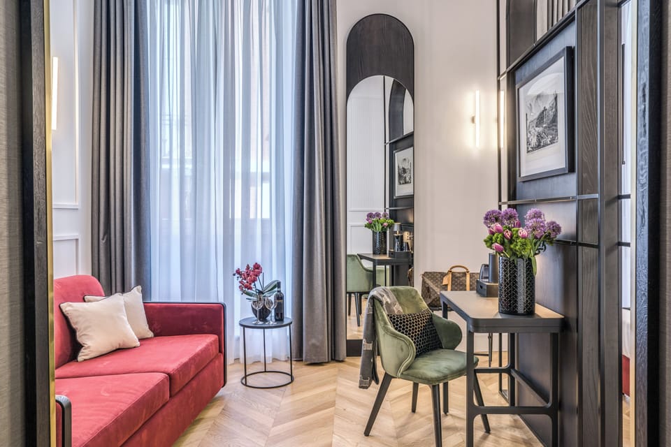 Executive Suite | Living area | Flat-screen TV