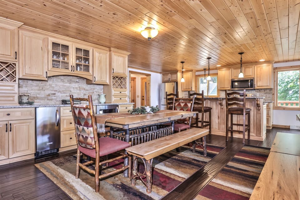 Spacious dining area to enjoy time with friends and family