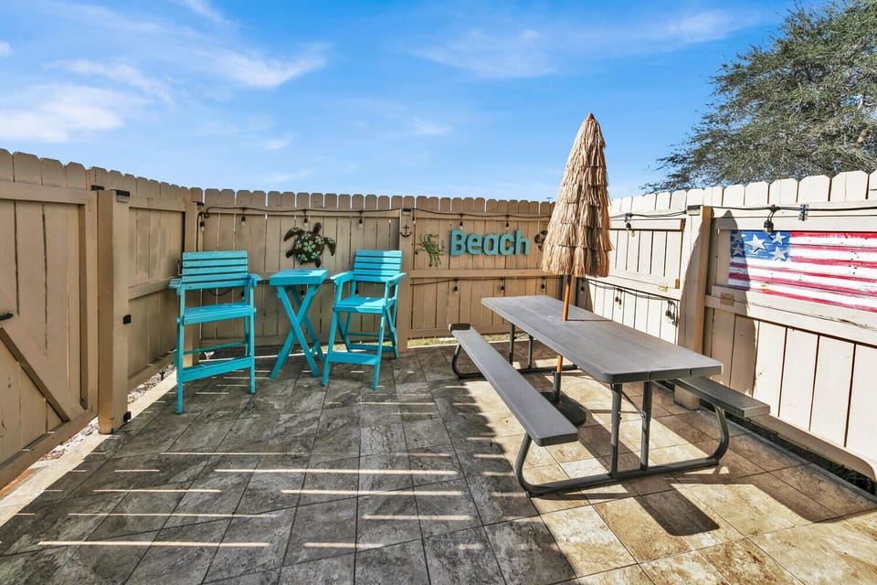Horizon South 40C- Good Vibes patio