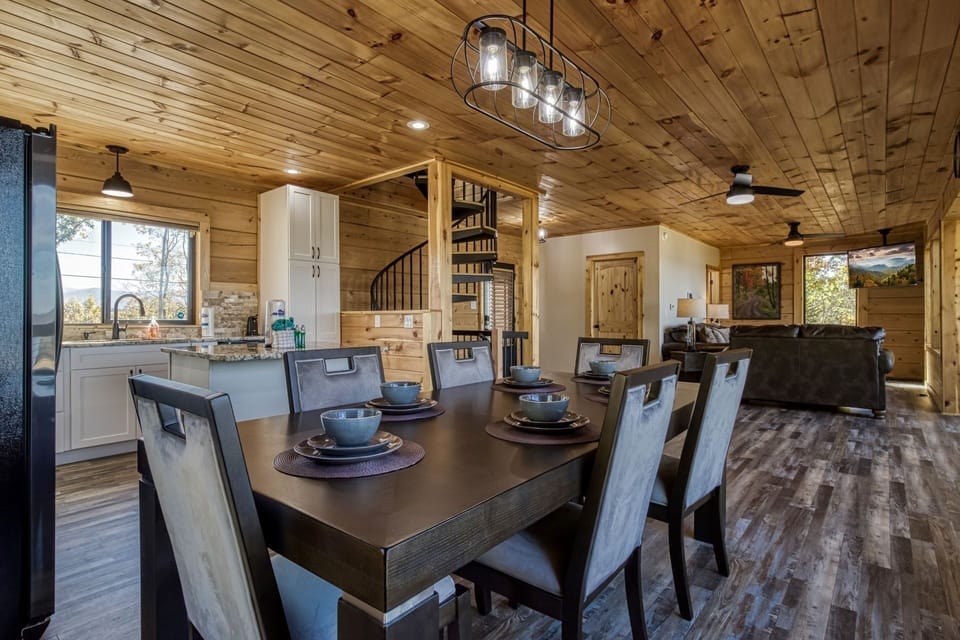 Cabin, 3 Bedrooms | Private kitchen | Fridge, oven, coffee/tea maker, toaster