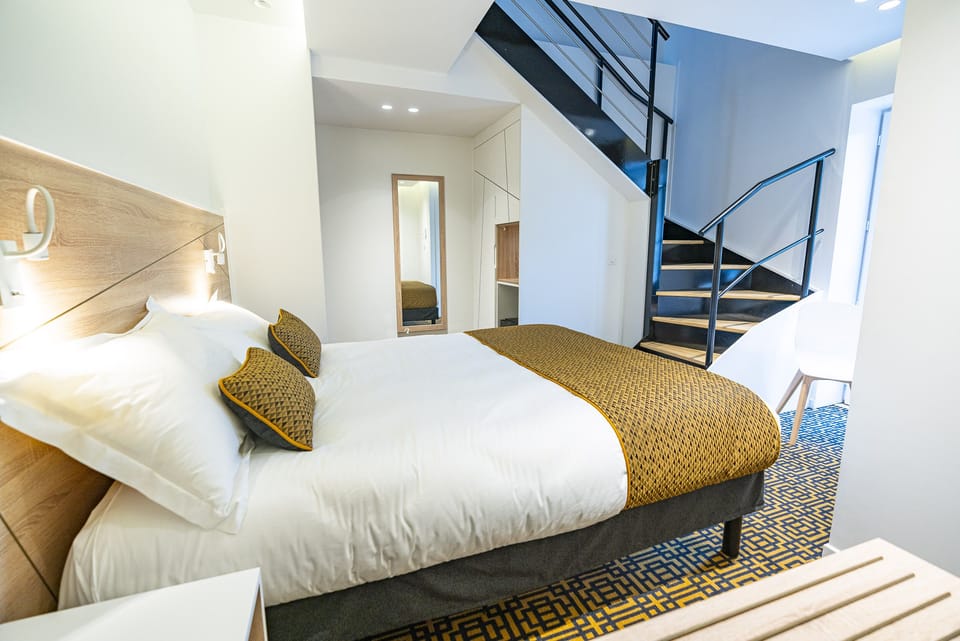 Deluxe Duplex | 1 bedroom, minibar, in-room safe, laptop workspace