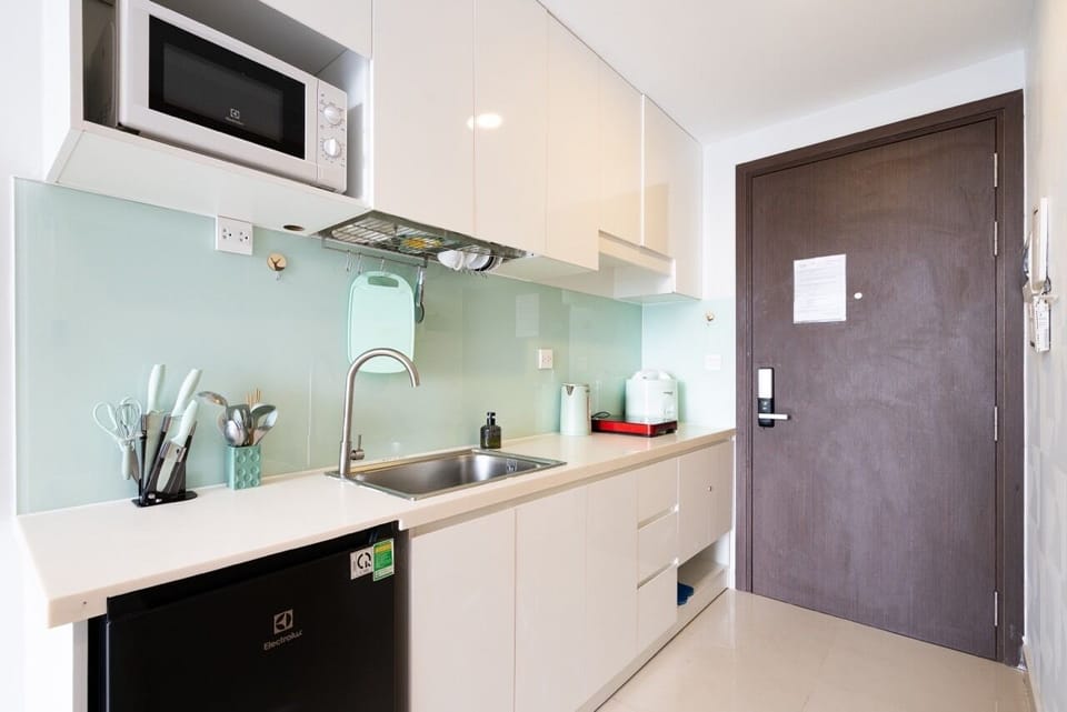 City Studio Suite, Non Smoking, City View | Premium bedding, Tempur-Pedic beds, blackout drapes, iron/ironing board