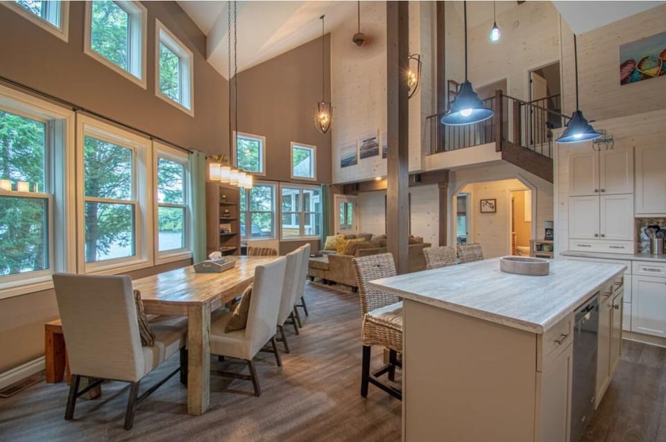 Welcome to Serenity Cottage, view from the foyer