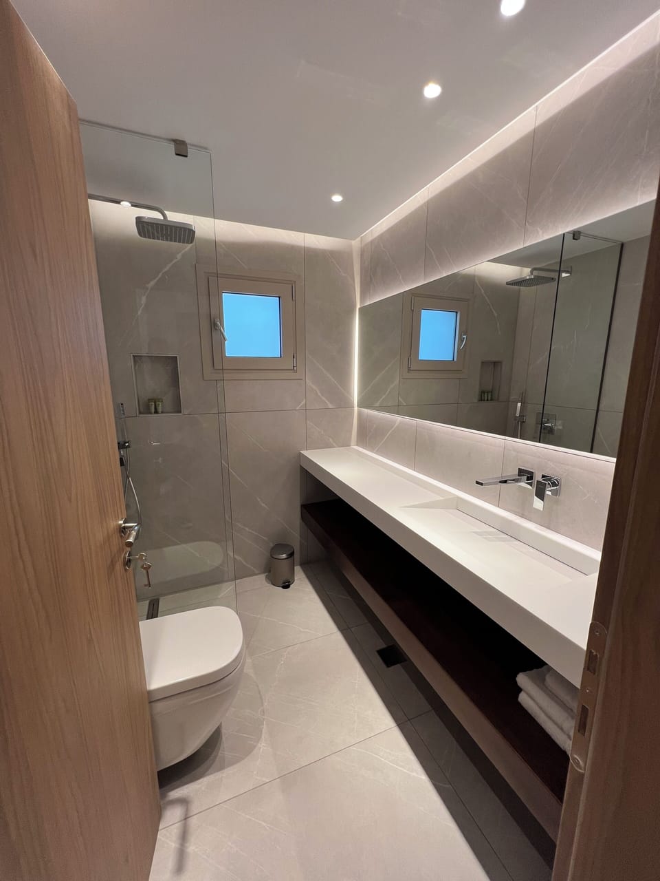 Panoramic Room | Bathroom | Free toiletries, hair dryer, towels, soap