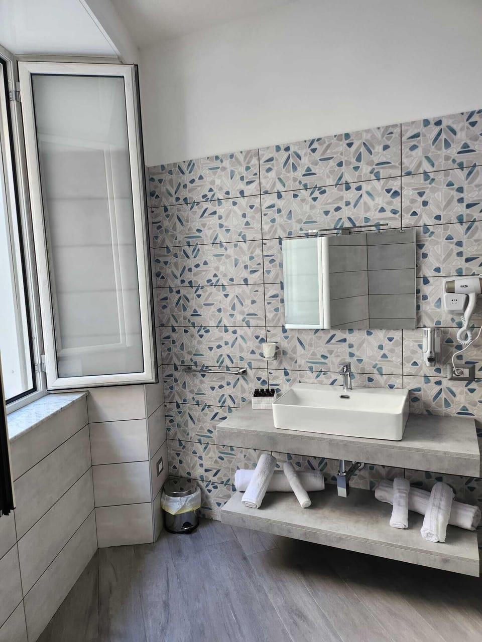 Exclusive Room | Bathroom | Free toiletries, hair dryer