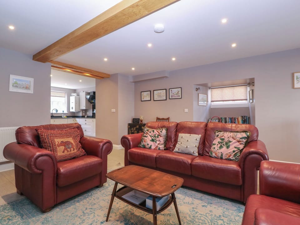 Cottage | Living area | Fireplace