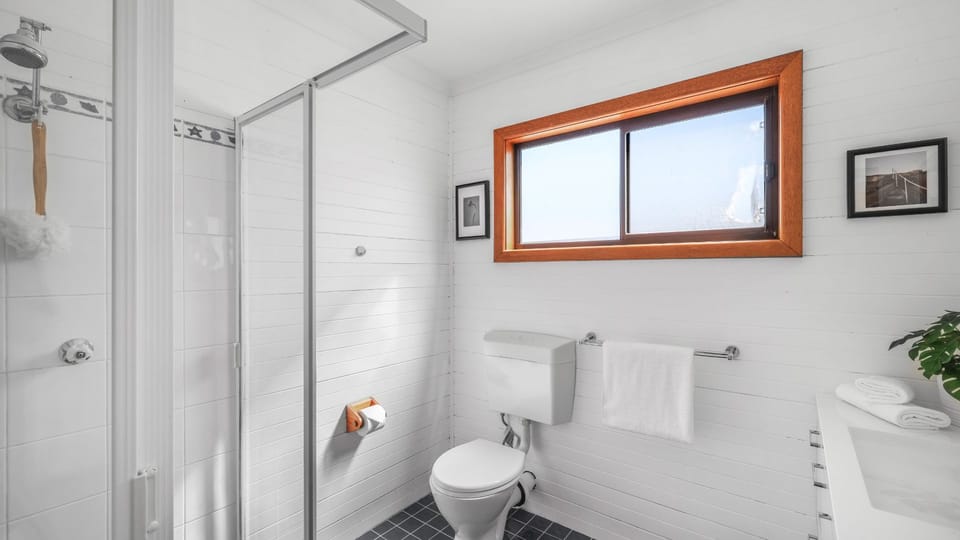 King Stingray | Bathroom | Body wash | Shampoo | Conditioner | Hairdryer