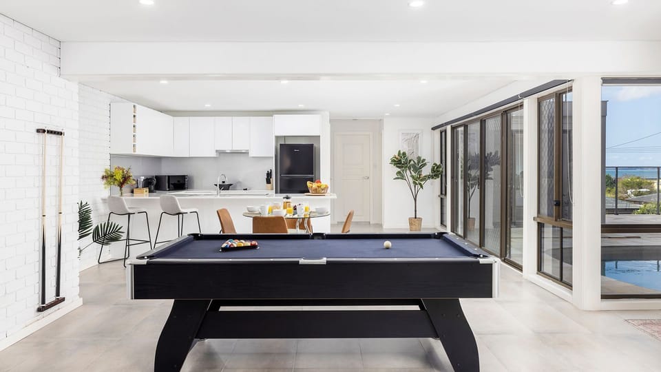 Coastal Breezes | Games Room | Pool Table | 2nd kitchen | Swimming pool