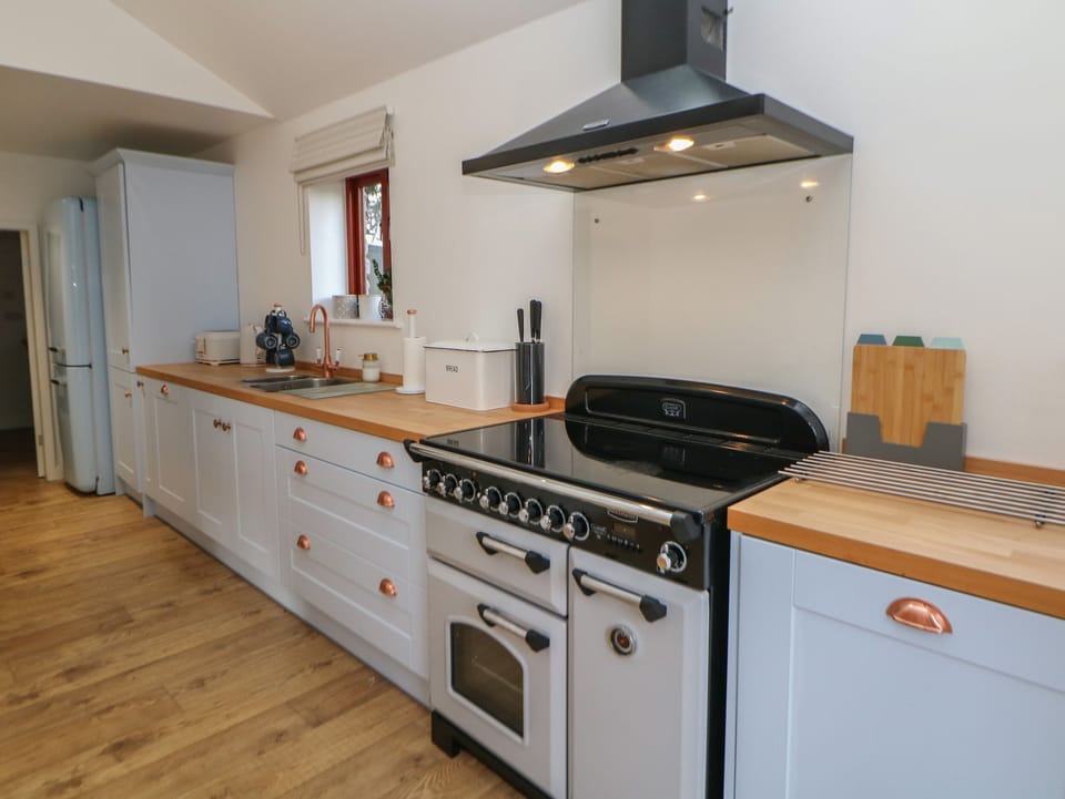 Fridge, dishwasher, electric kettle, toaster