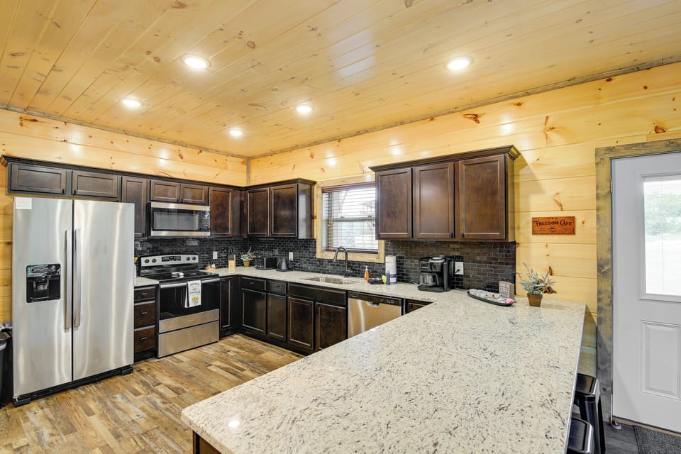 Kitchen | Cooking Basics | Coffee Maker | Paper Towels/Trash Bags Provided