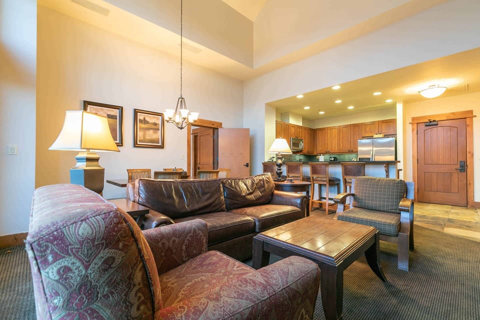 CAT_405-print-021-019-Living Room-3360x2240-300dpi