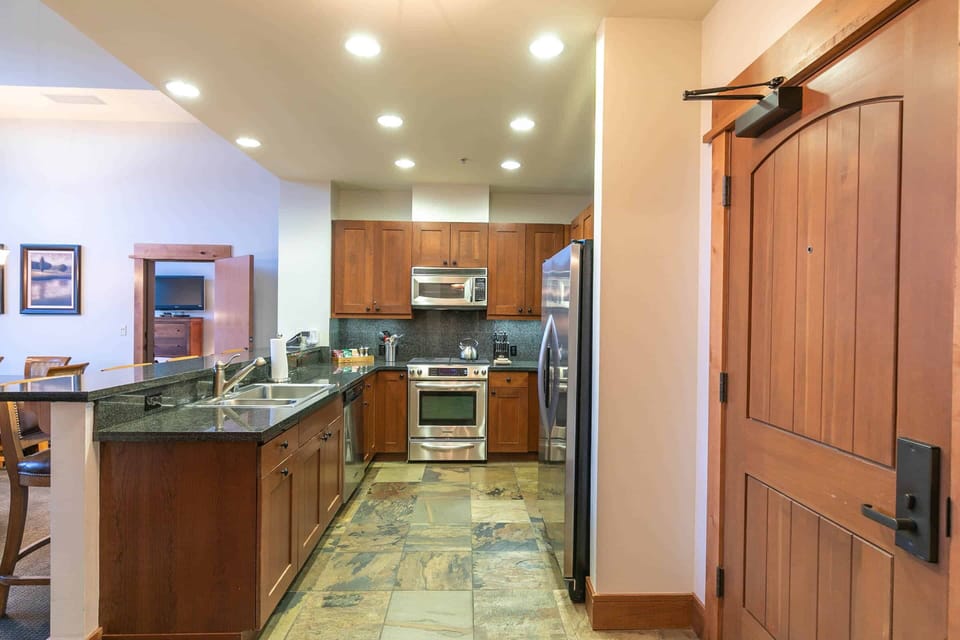 CAT_405-print-016-022-Kitchen-3360x2240-300dpi