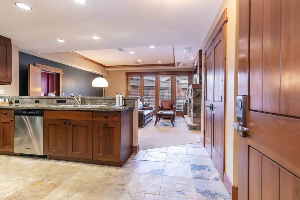 3001 Northstar Dr Unit 201-print-005-007-Unit 201-3243x2162-300dpi