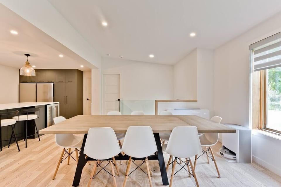 Dining table (1)