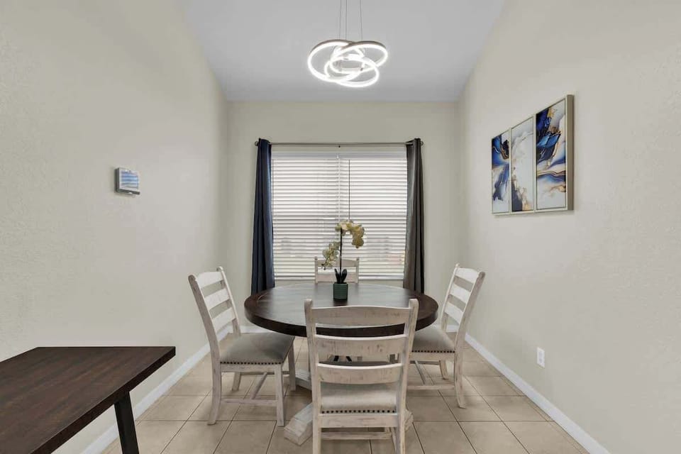 Begin your breakfast routine in this charming kitchen nook, where a round table awaits you for the ultimate champions' breakfast, with plates and silverware neatly stored in the cabinets. 5 chairs