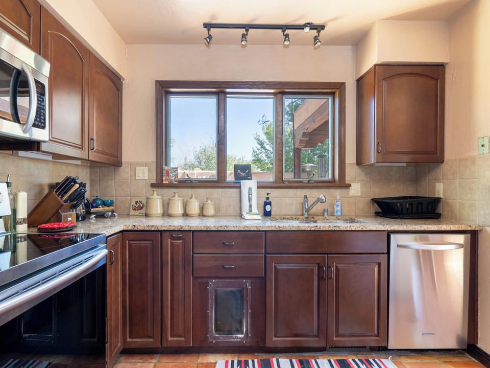 House (2 Bedrooms) | Property amenity