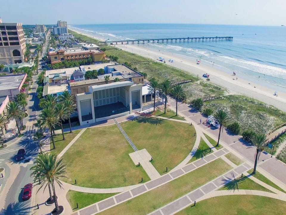 Condo (2 Bedrooms) | Property amenity