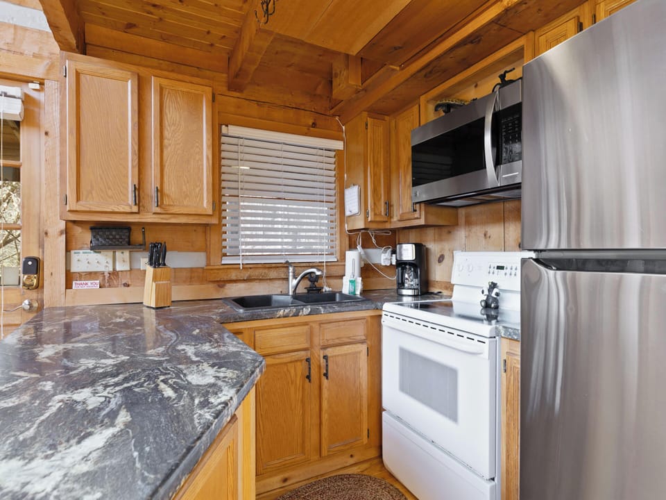 Studio (1 Bedroom) | Property amenity