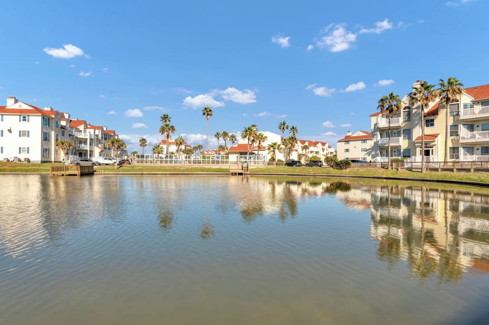Condo (2 Bedrooms) | Property amenity