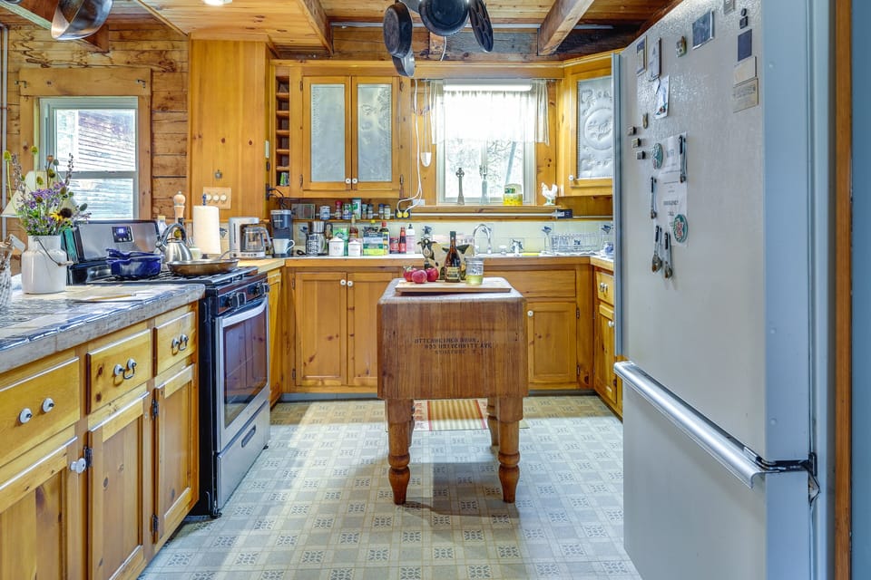 Kitchen | Trash Bags & Paper Towels | 1st Floor
