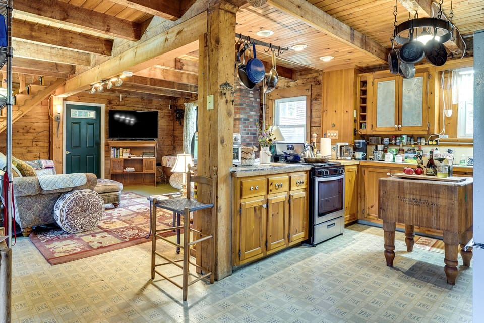 Interior | Open Floor Plan | Free WiFi