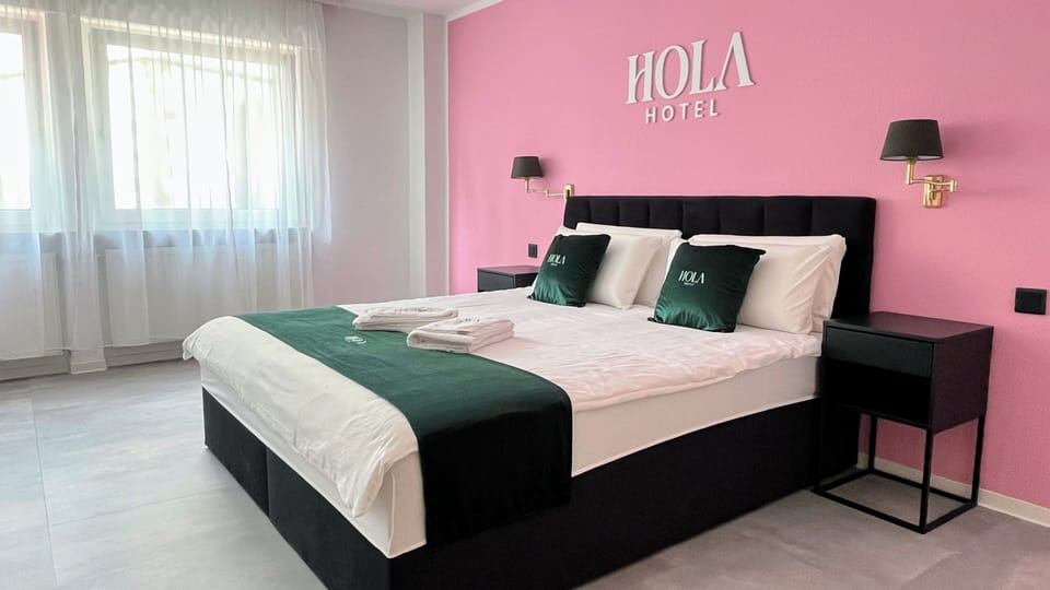 Hypo-allergenic bedding, desk, laptop workspace, free WiFi